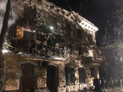 Внаслідок обстрілу Запоріжжя загорівся житловий будинок, є жертви  