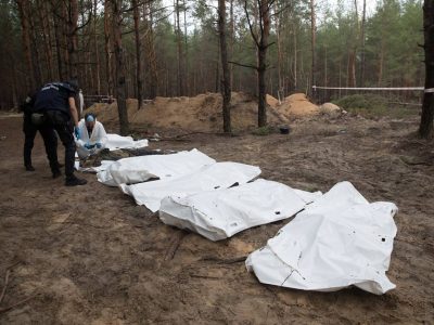 Масове поховання в Ізюмі доводить воєнні злочини рф – Президент Естонії  