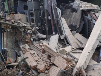 російські війська обстріляли Миколаївку: зруйновані сучасні спорткомплекс та ЦНАП  