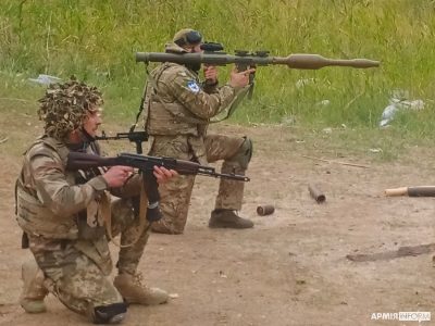 Фронтова піхота опановує унікальний американський гранатомет  