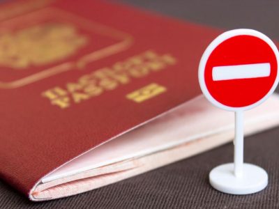 На Херсонщині та Запоріжжі чоловікам, які отримали паспорти рф, вручають повістки  