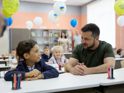 Глава держави привітав школярів Ірпеня з Днем знань у відновленому навчальному закладі  