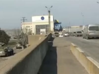 Окупанти готують шляхи відступу з Херсонщини: для побудови переправи затопили 9 вагонів  