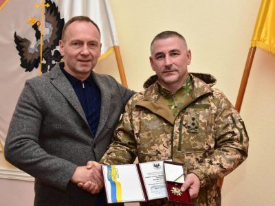 Командувач оперативного командування «Північ» Віктор Ніколюк отримав відзнаку «Почесний громадянин Чернігова»  