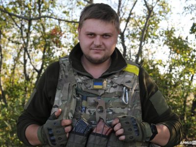 Після восьми пострілів від ворожої позиції залишилися лише вирви  