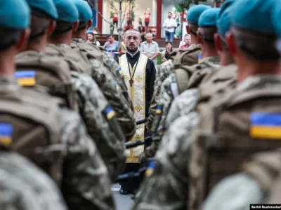 Сьогодні в Україні відзначають День військового капелана  