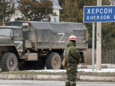 Загарбники вивозять до Криму комунальний транспорт та медичне обладнання з лікарень Херсонщини