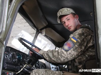 Андрієве захоплення автомобілями привело його в повітряне командування «Південь»  