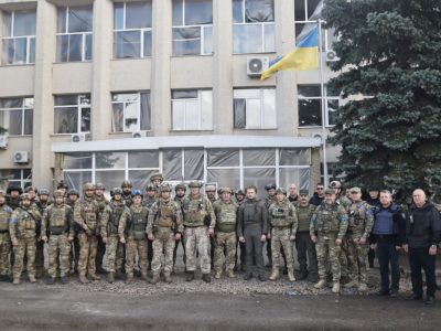 Українські захисники урочисто підняли Державний прапор над Лиманом  