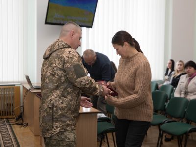Родинам загиблих героїв з Чернігівщини вручили державні нагороди  