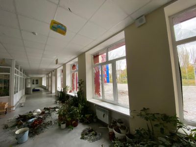 російські війська поцілили в житлові будинки, школу та зупинку громадського транспорту Донеччини  