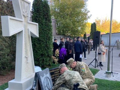 У столиці урочисто відкрили пам’ятний знак киянам-добровольцям, які поклали своє життя за свободу та незалежність України  