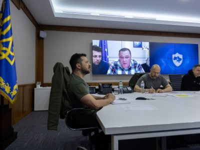 Президент провів нараду щодо відновлення зв’язку та енергопостачання  