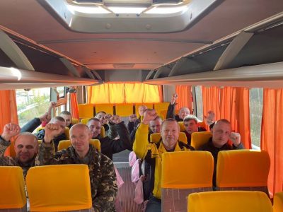 Україна повернула з російського полону ще 20 людей. Серед них – 19 воїнів ЗСУ  