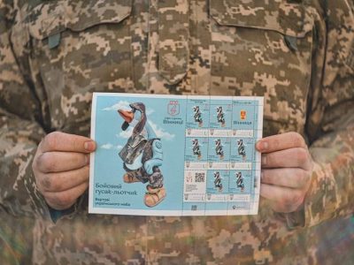 У Вінниці виставили на аукціон ексклюзивну поштову марку «Бойовий гусак-льотчик. Вартові українського неба»  