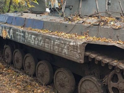 Тікаючи, росіяни кидали справну техніку  