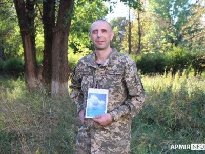 Поетом залишаються і на війні  