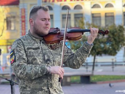 російські військові за час окупації познищували все, що хоча б трішки нагадує Україну  