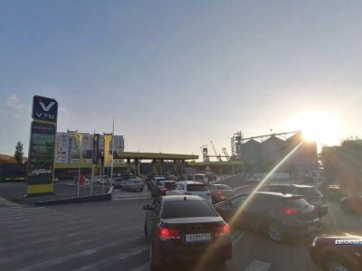 «Паніки немає»: у Криму величезні черги за пальним і продуктами  