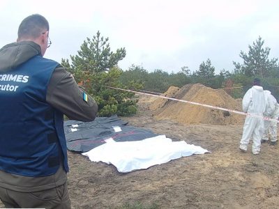 У деокупованих Святогірську та Лимані знайдено місця масових поховань. Наймолодшій жертві – лише рік  