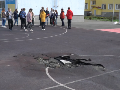 Загарбники змушують дітей ходити до школи під обстрілами  