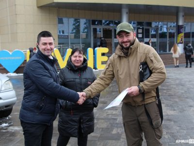 «Відповідальні Українці» передали військовим ще три позашляховики  