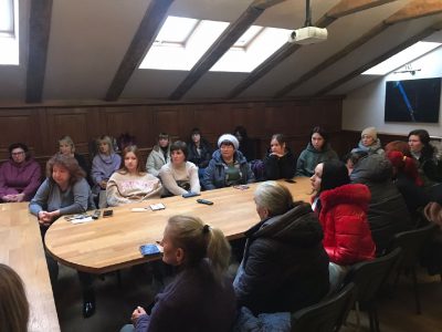 Рідні полонених прикордонників зустрілися з представниками Координаційного штабу  