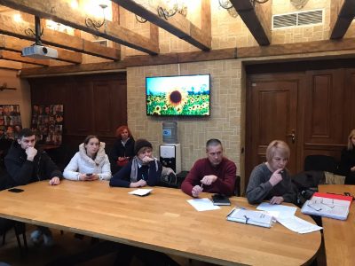 Рідні полонених бійців Маріупольської бригади зустрілися з представниками Координаційного штабу