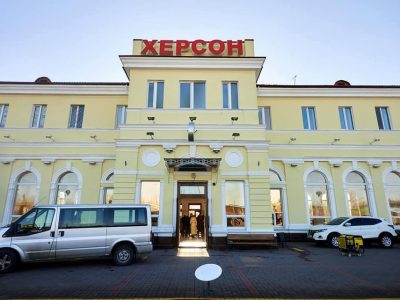 Укрзалізниця готується відновити рух поїздів до Херсона  