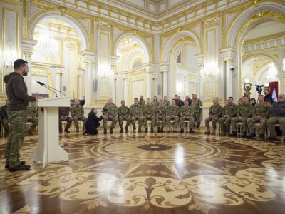 З нагоди Дня Гідності та Свободи і Дня ДШВ Президент вручив державні нагороди військовим і цивільним
