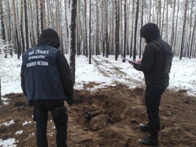 На Харківщині ексгумували ще два тіла чоловіків, розстріляних росіянами  