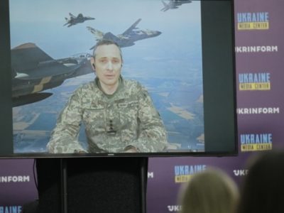 Ворог продовжує утримувати на різних аеродромах близько 750 літаків і вертольотів  