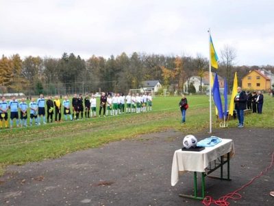 Ветерани ФК «Карпати» провели благодійний матч на підтримку ЗСУ  