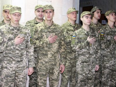 Офіцерські погони отримали випускники кафедри військової підготовки у Вінниці  