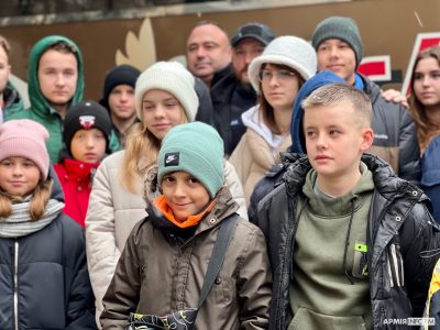 40 дітей з Хмельниччини поїхали на відпочинок до Франції  