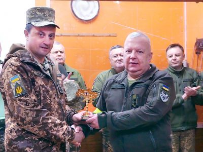 Командувач Повітряних Сил нагородив захисників неба на півдні України  