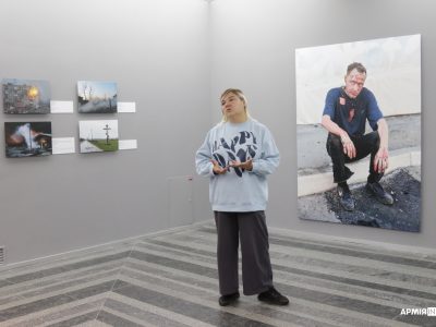 Культурна дипломатія України — через виставки про російські воєнні злочини  