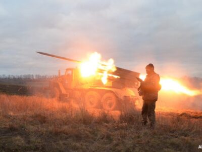 Українські артилеристи показали, як знищують окупантів з БМ-21 «Град»  