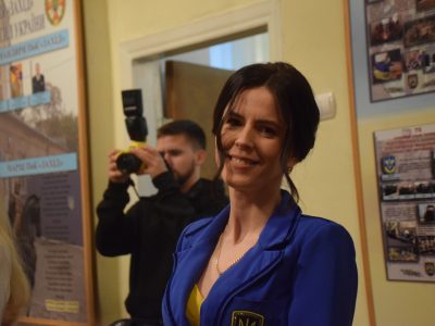 До мене підходили незнайомі люди, давали гроші і казали витратити на допомогу військовим  