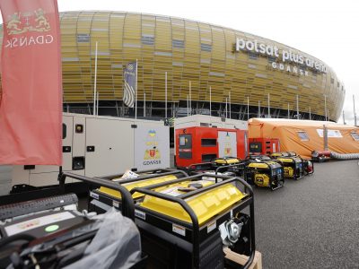 Громада Ґданська передала українським містам 19 електрогенераторів та обігрівальні намети  