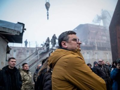 Глава МЗС України у Миколаєві: Ми будемо везти нову зброю та заганяти росіян в ізоляцію  