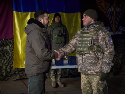 У День ЗСУ Президент вручив українським військовим на Донбасі державні нагороди  