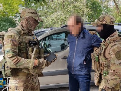 Затримано ворожого поплічника: у 2014 році піднімав російський прапор над Харківською мерією  