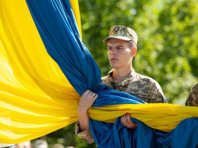Родині загиблого вертолітника Дениса Лукова вручили орден «За мужність» III ступеня  style=