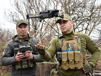 Не роботи, але мають на двох п’ять і більше очей  