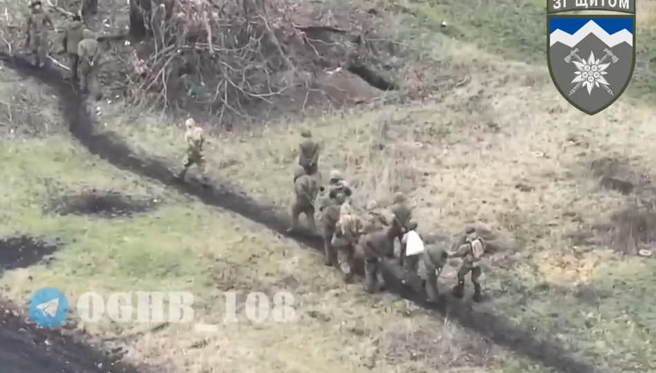 «Їм залишається здатися або застрелитися»: поблизу Сіверська росіяни сидять у підвалах беззбройні та голодні  