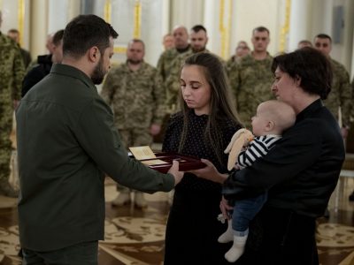 «Золоту Зірку» рідні Владислава Українця отримували разом із його сином, який так ніколи і не побачив батька…  