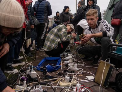 Щоб пройти цю зиму, ми маємо ще більше допомагати одне одному — Президент України