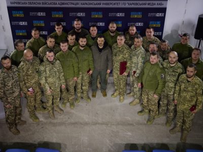 Глава держави нагородив військовослужбовців, які відзначилися під час боїв на Харківщині  