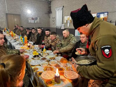 Різдво на передовій — українські воїни показали свій святковий стіл  